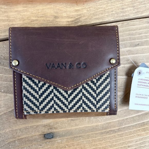 Vaan & Co RFID Foldover wallet Recycled Leather NWT - Picture 6 of 6
